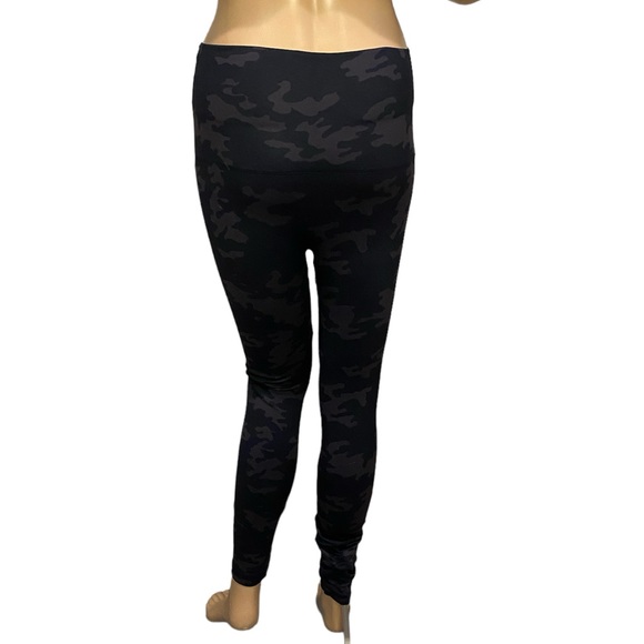 SPANX Look at Me Now Black Camouflage High Waist Seamless Leggings Sz Medium NWT - Picture 6 of 8